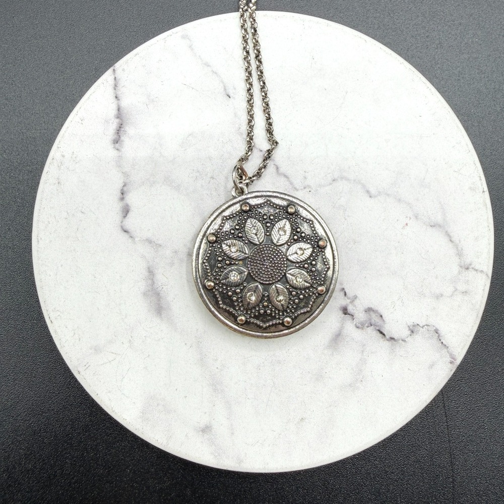 American Eagle Outfitters AEO Floral Medallion Pendant Necklace Boho Statement